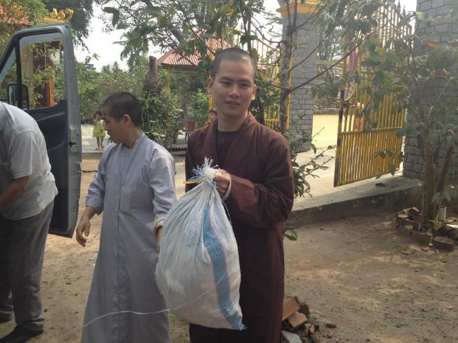 Thầy Thích Thiện Đạt và chương trình thiện nguyện “Ấm áp mùa đông”