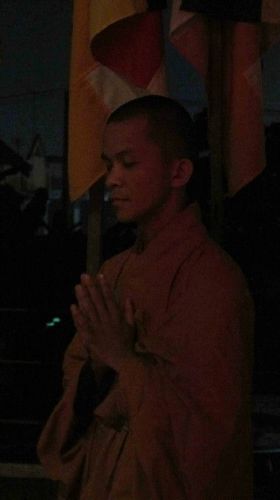 TP.HCM: Từng bừng, lắng động đêm hoa đăng mừng đức Thích Ca thành đạo chùa Linh Sơn, Hóc môn