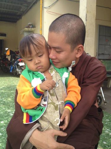 Thầy Thích Thiện Đạt và chương trình thiện nguyện “Ấm áp mùa đông”
