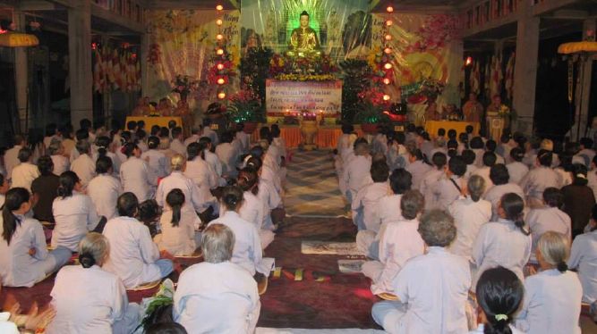 TP.HCM: Từng bừng, lắng động đêm hoa đăng mừng đức Thích Ca thành đạo chùa Linh Sơn, Hóc môn