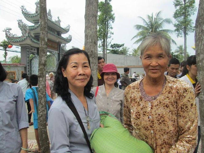 Đồng Tháp: Đoàn từ thiện “Hương miền tây” đến với bà con trước xuân Giáp Ngọ