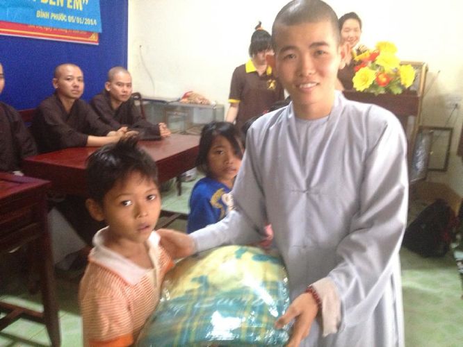 ĐĐ. Thích Đồng Tâm và chương trình thiện nguyện “Xuân yêu thương”