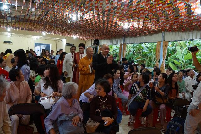Buổi Chiếu Phim Tại Chùa Vĩnh Nghiêm, Sydney, Úc Châu Được Thành Công Viên Mãn