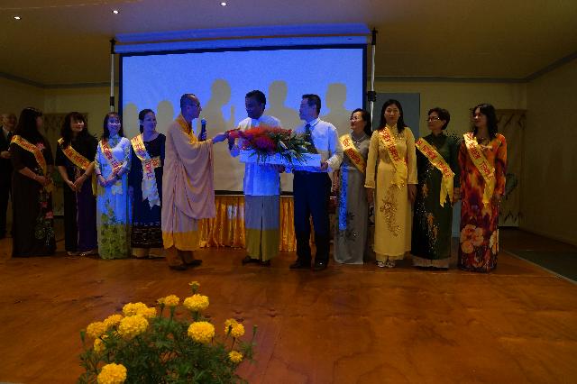 Buổi Chiếu Phim Tại Chùa Vĩnh Nghiêm, Sydney, Úc Châu Được Thành Công Viên Mãn