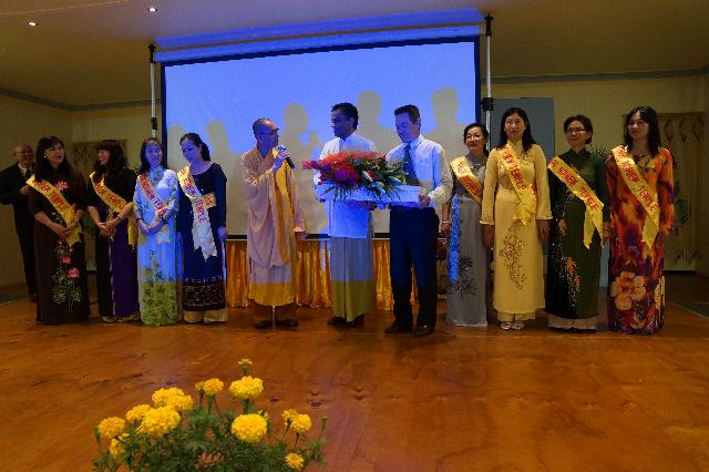 Buổi Chiếu Phim Tại Chùa Vĩnh Nghiêm, Sydney, Úc Châu Được Thành Công Viên Mãn