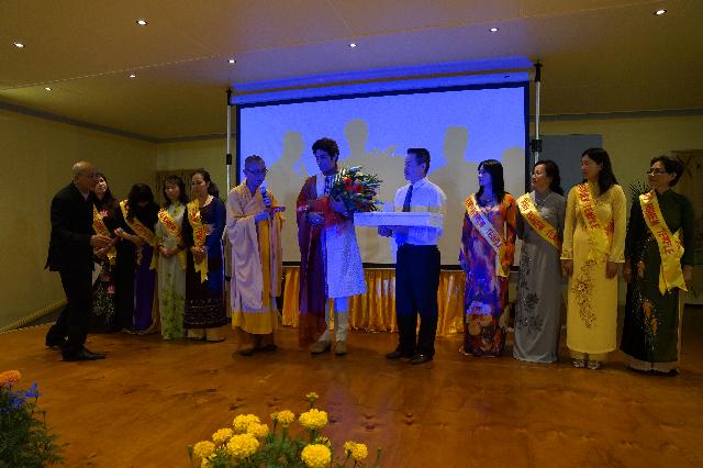 Buổi Chiếu Phim Tại Chùa Vĩnh Nghiêm, Sydney, Úc Châu Được Thành Công Viên Mãn