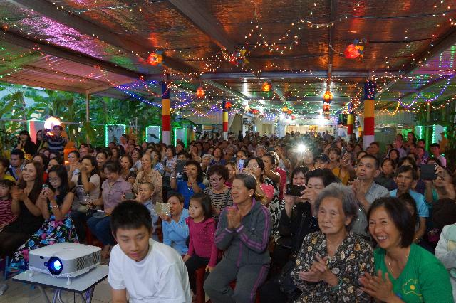 Buổi Chiếu Phim Tại Chùa Vĩnh Nghiêm, Sydney, Úc Châu Được Thành Công Viên Mãn