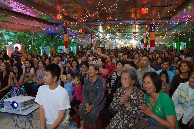 Buổi Chiếu Phim Tại Chùa Vĩnh Nghiêm, Sydney, Úc Châu Được Thành Công Viên Mãn