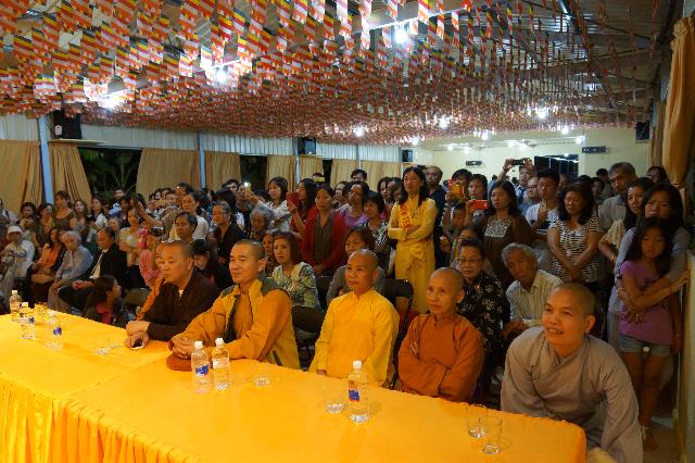 Buổi Chiếu Phim Tại Chùa Vĩnh Nghiêm, Sydney, Úc Châu Được Thành Công Viên Mãn