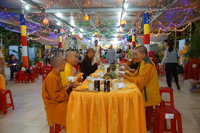 Buổi Chiếu Phim Tại Chùa Vĩnh Nghiêm, Sydney, Úc Châu Được Thành Công Viên Mãn