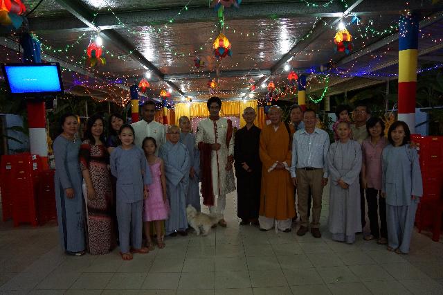 Buổi Chiếu Phim Tại Chùa Vĩnh Nghiêm, Sydney, Úc Châu Được Thành Công Viên Mãn