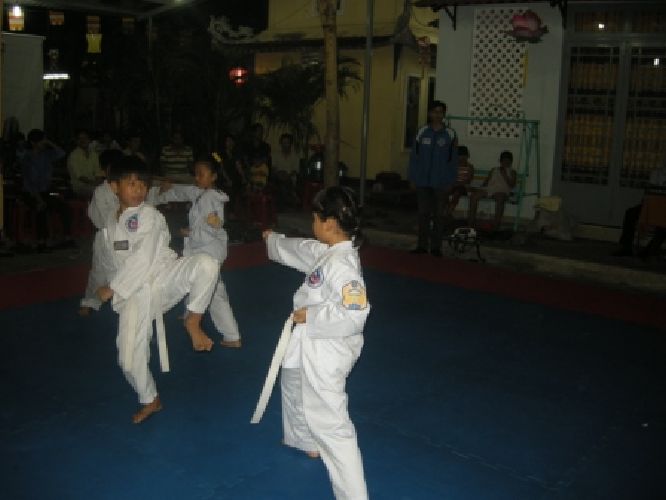 TP. HCM: Chùm ảnh lớp võ thuật Taekwondo chùa Thiên Chánh thi nâng cấp