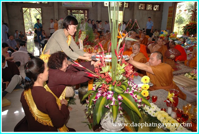 Đồng Nai: Đại lễ dâng y Kathina tại thiền viện Phước Sơn