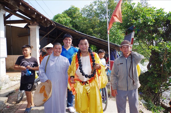 Đức Phật Di Lặc mang mùa xuân về sông nước miền Tây