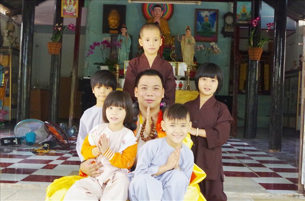 Đức Phật Di Lặc mang mùa xuân về sông nước miền Tây