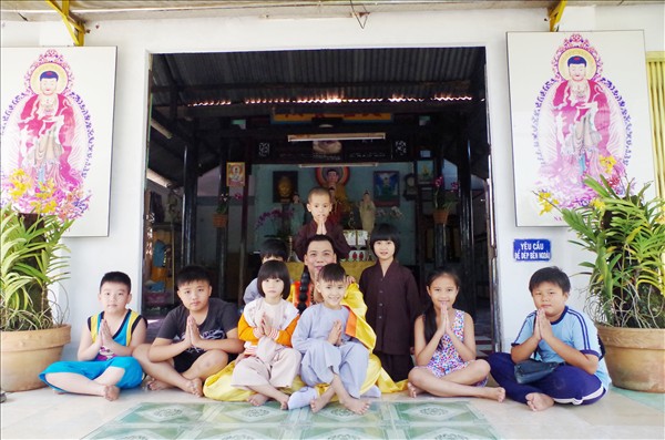 Đức Phật Di Lặc mang mùa xuân về sông nước miền Tây