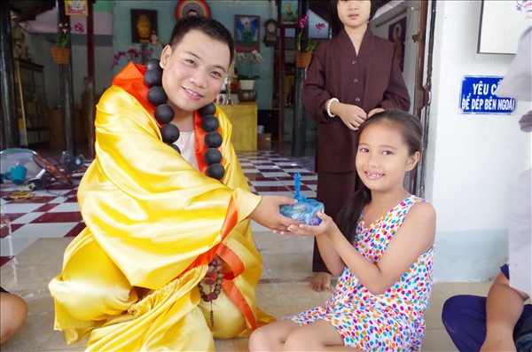 Đức Phật Di Lặc mang mùa xuân về sông nước miền Tây