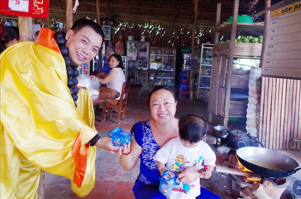 Đức Phật Di Lặc mang mùa xuân về sông nước miền Tây