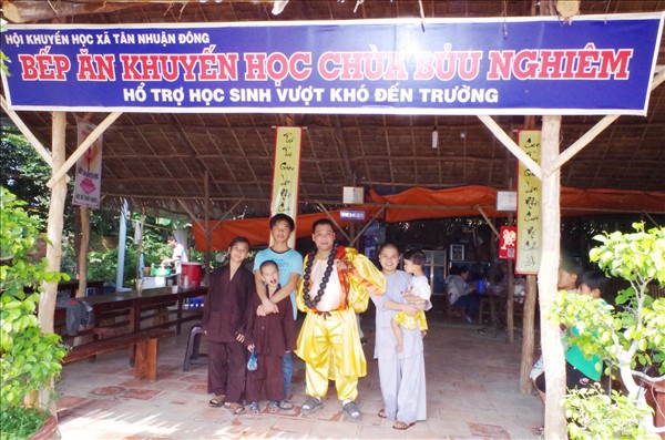 Đức Phật Di Lặc mang mùa xuân về sông nước miền Tây