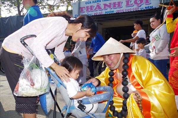 Đức Phật Di Lặc mang mùa xuân về sông nước miền Tây