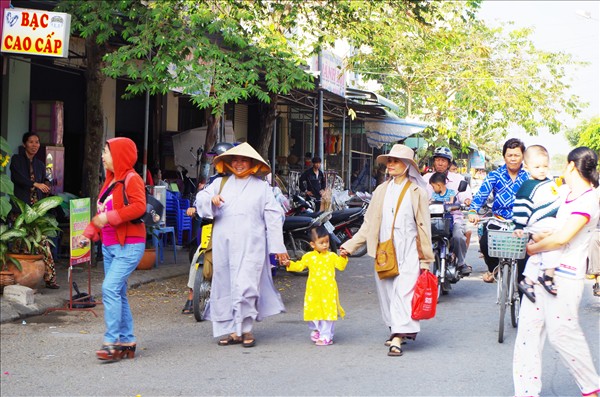 Đức Phật Di Lặc mang mùa xuân về sông nước miền Tây