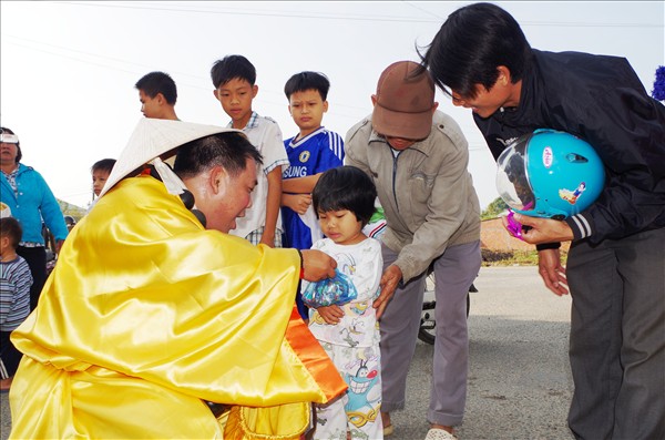 Đức Phật Di Lặc mang mùa xuân về sông nước miền Tây
