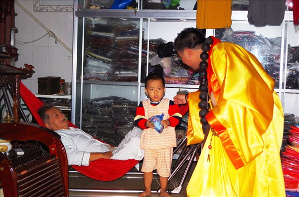 Đức Phật Di Lặc mang mùa xuân về sông nước miền Tây