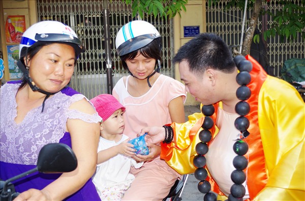 Đức Phật Di Lặc mang mùa xuân về sông nước miền Tây