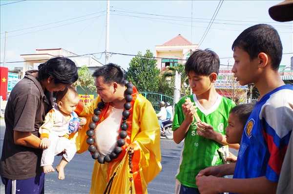 Đức Phật Di Lặc mang mùa xuân về sông nước miền Tây