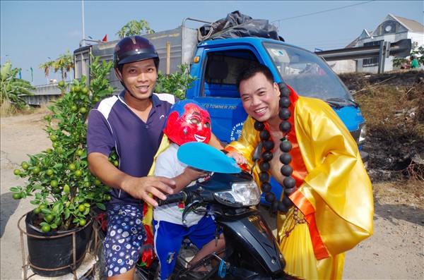 Đức Phật Di Lặc mang mùa xuân về sông nước miền Tây