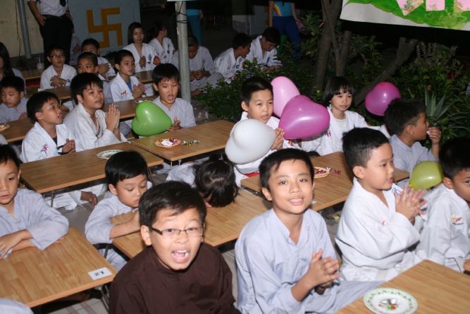 TP.HCM: Thiêng liêng lễ mừng ngày nhà giáo, 20/11 tại chùa Thiên Chánh
