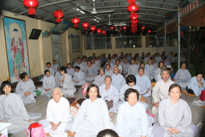 TP.HCM: Hoa đăng mừng khánh đản Đức Phật A Di Đà chùa Thiên Chánh