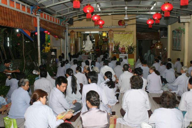 TP.HCM: Hoa đăng mừng khánh đản Đức Phật A Di Đà chùa Thiên Chánh