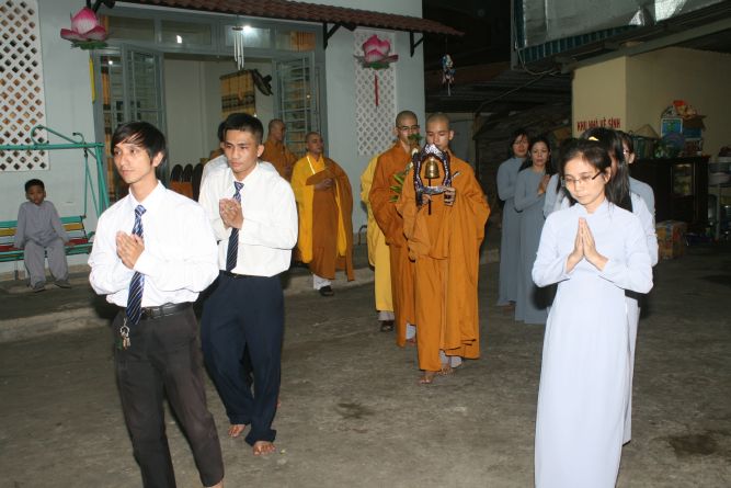 TP.HCM: Hoa đăng mừng khánh đản Đức Phật A Di Đà chùa Thiên Chánh