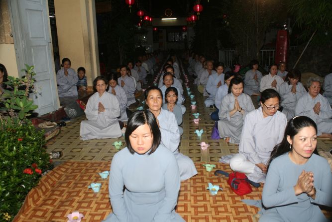 TP.HCM: Hoa đăng mừng khánh đản Đức Phật A Di Đà chùa Thiên Chánh