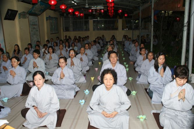 TP.HCM: Hoa đăng mừng khánh đản Đức Phật A Di Đà chùa Thiên Chánh