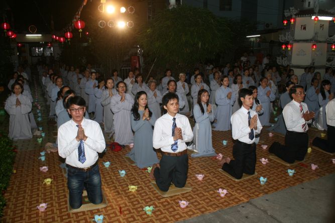 TP.HCM: Hoa đăng mừng khánh đản Đức Phật A Di Đà chùa Thiên Chánh