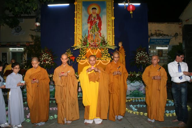 TP.HCM: Hoa đăng mừng khánh đản Đức Phật A Di Đà chùa Thiên Chánh