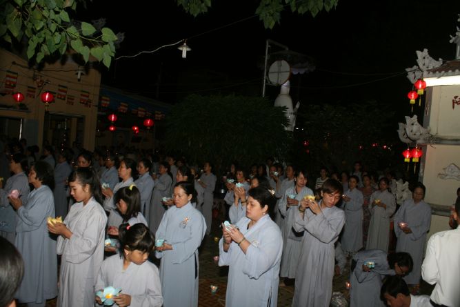 TP.HCM: Hoa đăng mừng khánh đản Đức Phật A Di Đà chùa Thiên Chánh