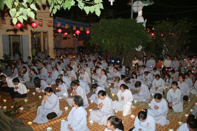 TP.HCM: Hoa đăng mừng khánh đản Đức Phật A Di Đà chùa Thiên Chánh