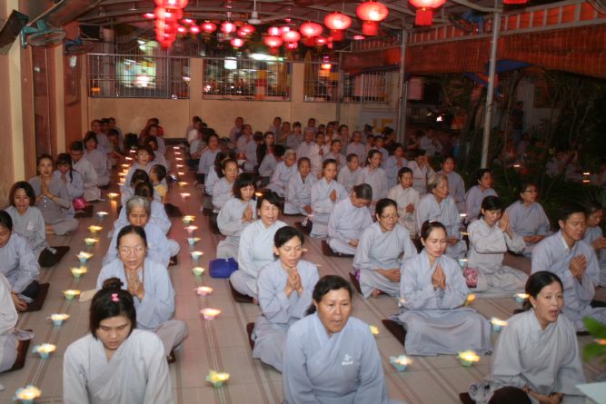 TP.HCM: Hoa đăng mừng khánh đản Đức Phật A Di Đà chùa Thiên Chánh