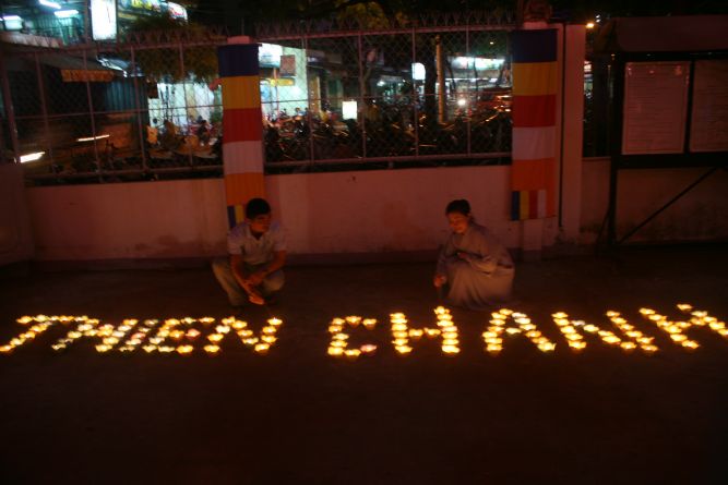 TP.HCM: Hoa đăng mừng khánh đản Đức Phật A Di Đà chùa Thiên Chánh