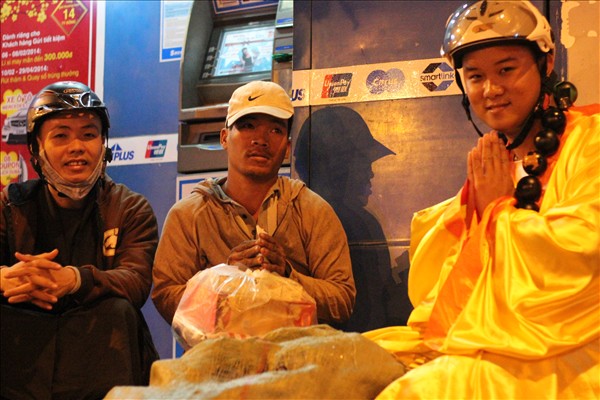 Di Lặc Du Xuân: Đức Phật Di Lặc với người nghèo