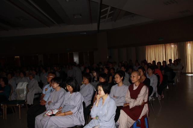 Buổi Chiếu Phim Tại Chùa Quang Minh, Melbourne, Úc Châu Được Thành Công Viên Mãn