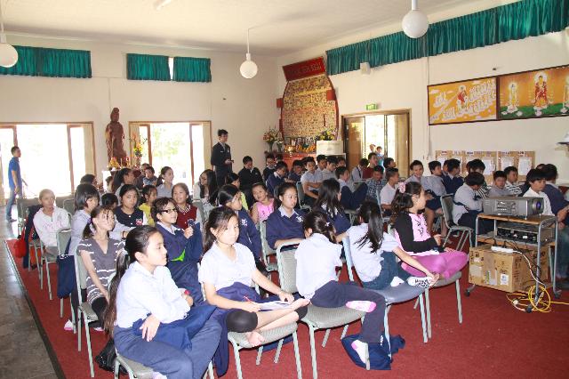 Buổi Chiếu Phim Tại Chùa Quang Minh, Melbourne, Úc Châu Được Thành Công Viên Mãn
