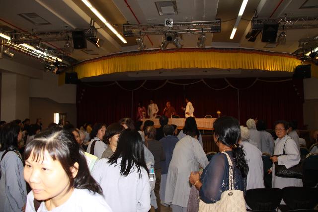 Buổi Chiếu Phim Tại Chùa Quang Minh, Melbourne, Úc Châu Được Thành Công Viên Mãn