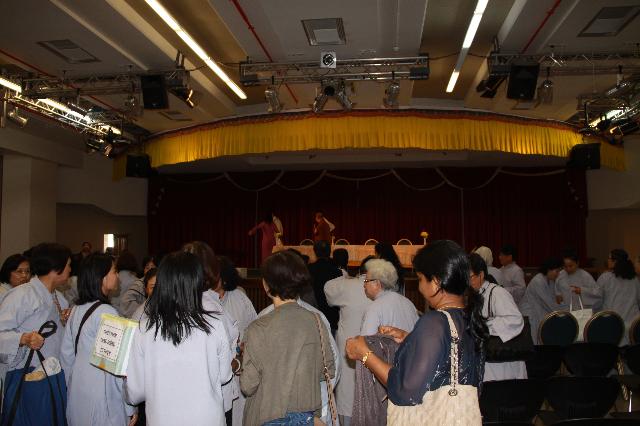Buổi Chiếu Phim Tại Chùa Quang Minh, Melbourne, Úc Châu Được Thành Công Viên Mãn