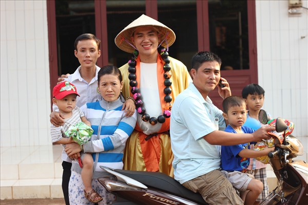 Phật Di Lặc Về Với Người Dân Đồn Điền Cao Su