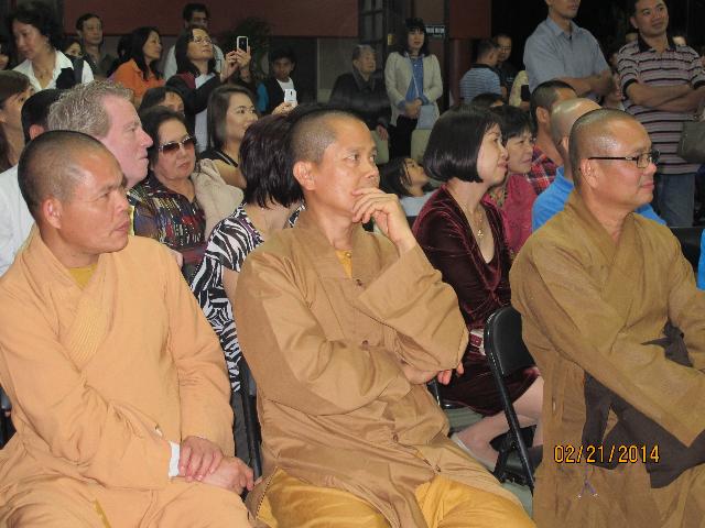 Buổi Chiếu Phim Tại Thiền Viện Minh Quang, Sydney, Úc Châu Được Thành Công Viên Mãn