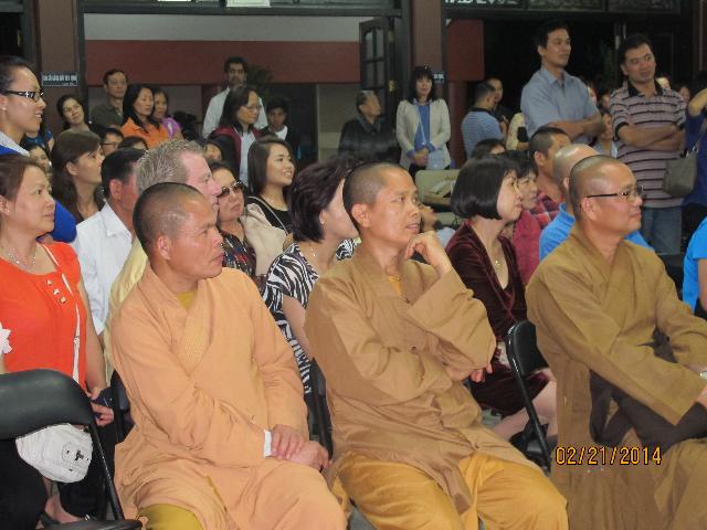 Buổi Chiếu Phim Tại Thiền Viện Minh Quang, Sydney, Úc Châu Được Thành Công Viên Mãn